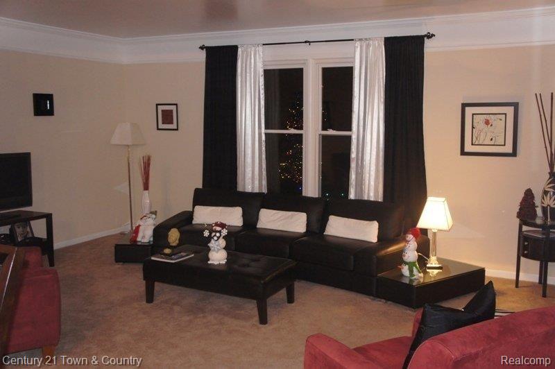 1657 Yale Court Rochester, MI 48309 - Photo 4 of 25 living room 2.JPG