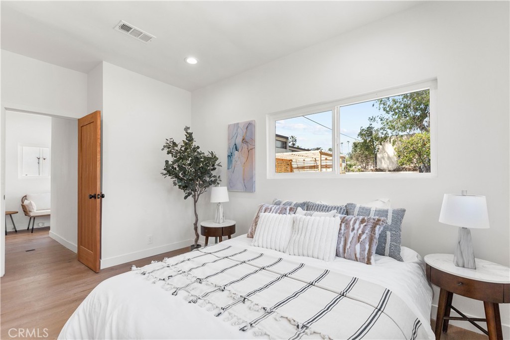 109 Painter Street Pasadena, CA 91103 - Photo 25 of 30 a bedroom with a bed and a potted plant