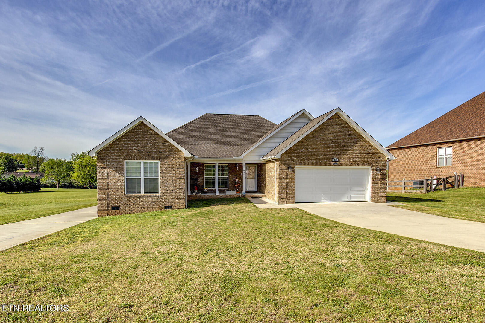 01_1054 Disco Loop Road_Front