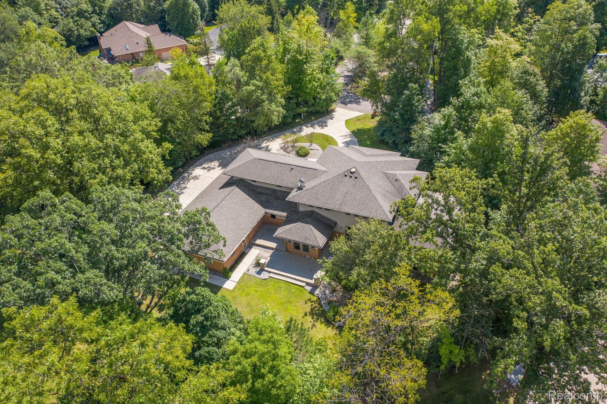 34600 Quaker Valley Road Farmington, MI 48331 - Photo 40 of 41 3-web-or-mls-DJI_0211.jpg