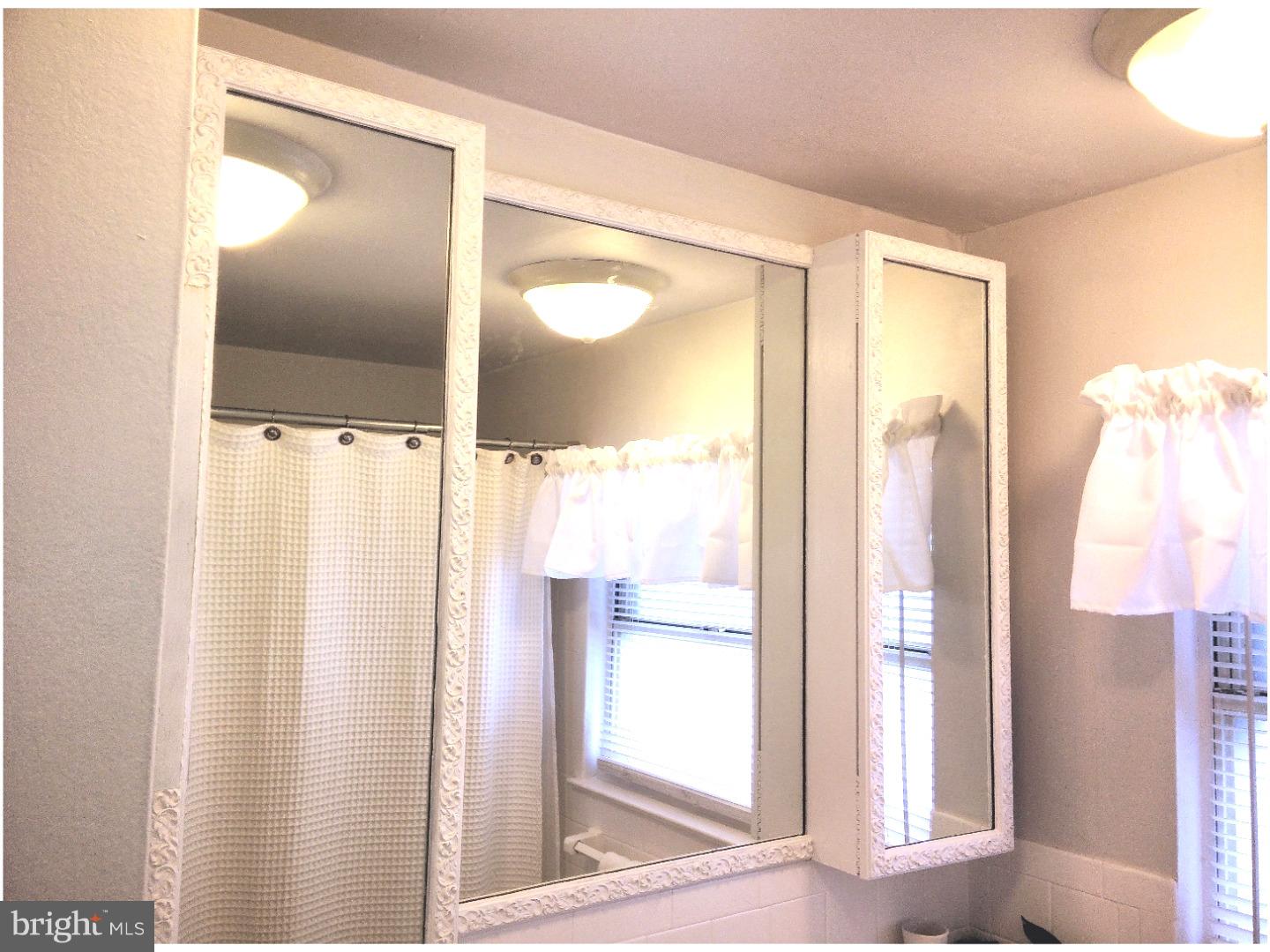 2807 Shelly Road Philadelphia, PA 19152 - Photo 15 of 25 Bathroom