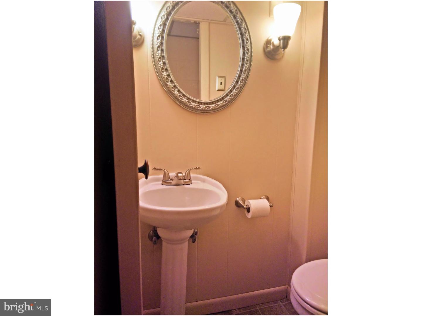 2807 Shelly Road Philadelphia, PA 19152 - Photo 21 of 25 Bathroom