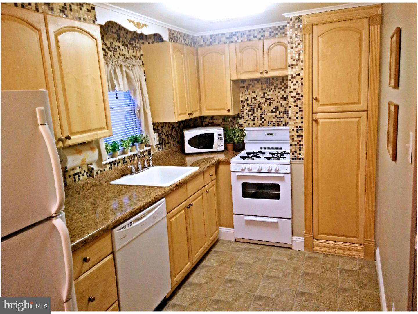 2807 Shelly Road Philadelphia, PA 19152 - Photo 7 of 25 Kitchen