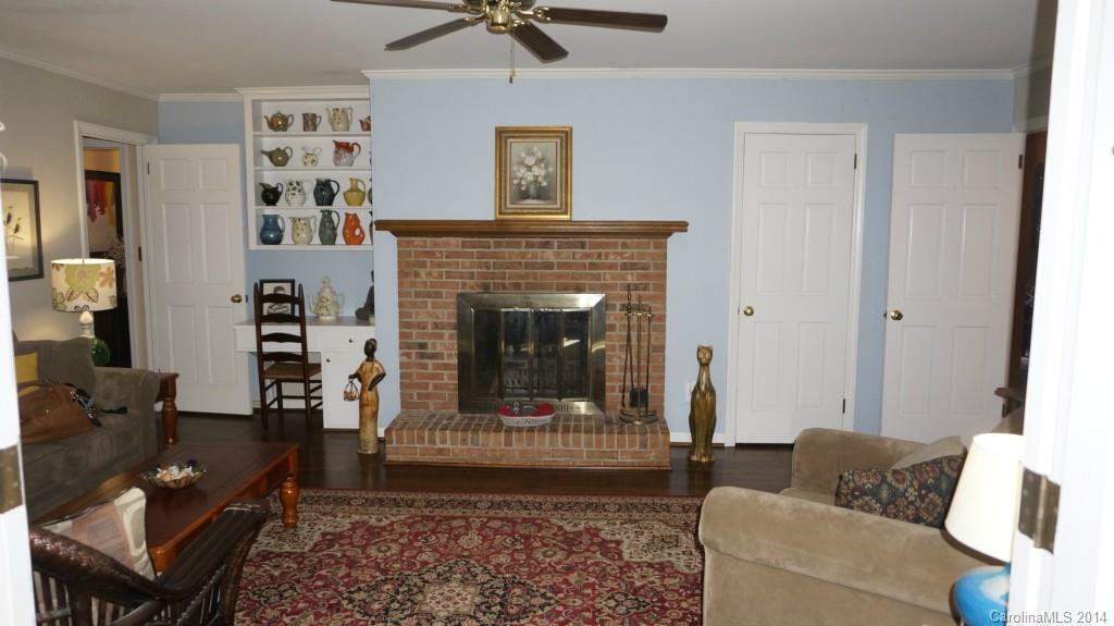 5950 Gate Post Road, Unit 3 Charlotte, NC 28211 - Photo 5 of 24 Gallery Image 5