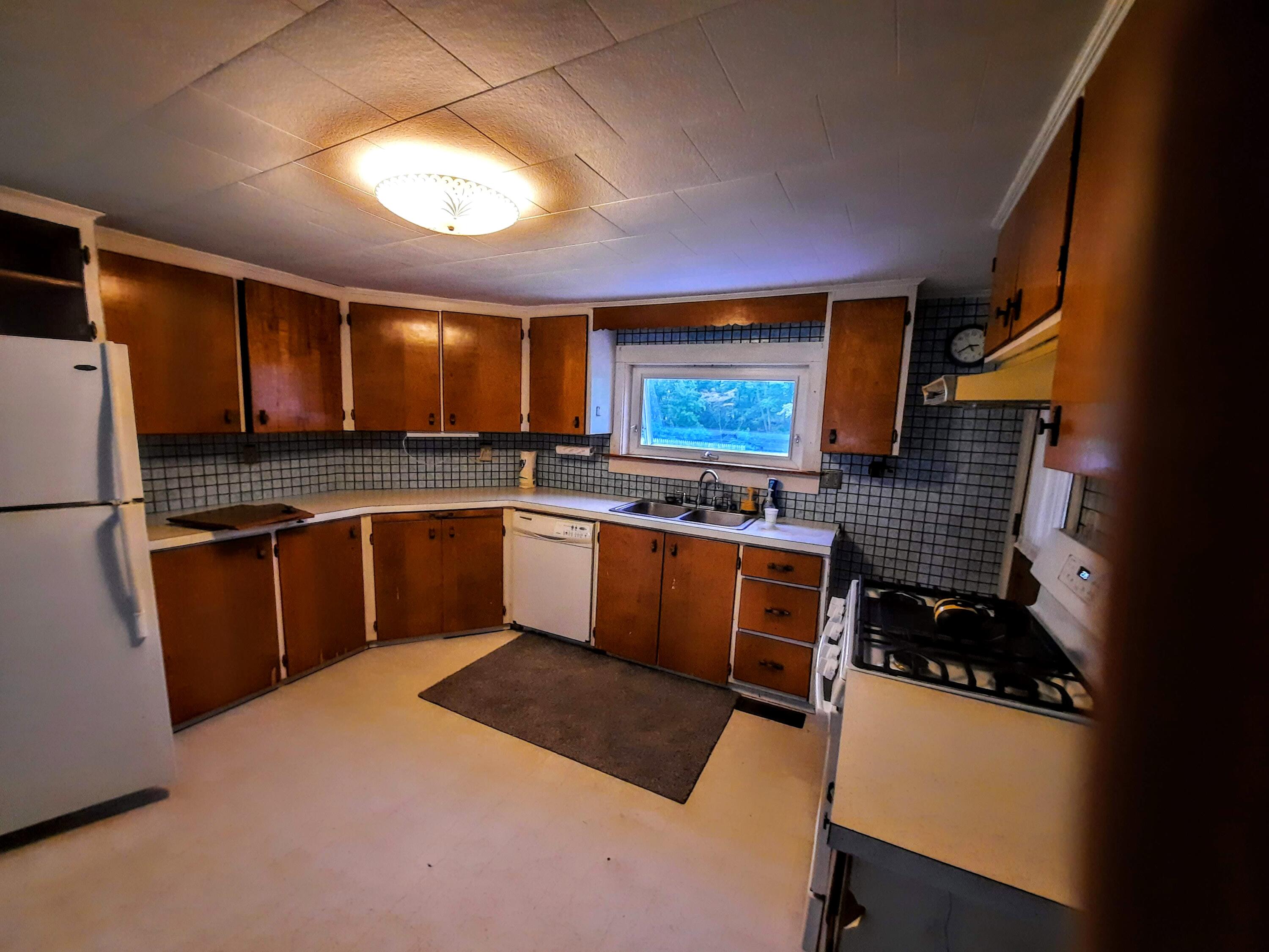 1233 State Street Bangor, ME 04401 - Photo 4 of 25 20210915_144016