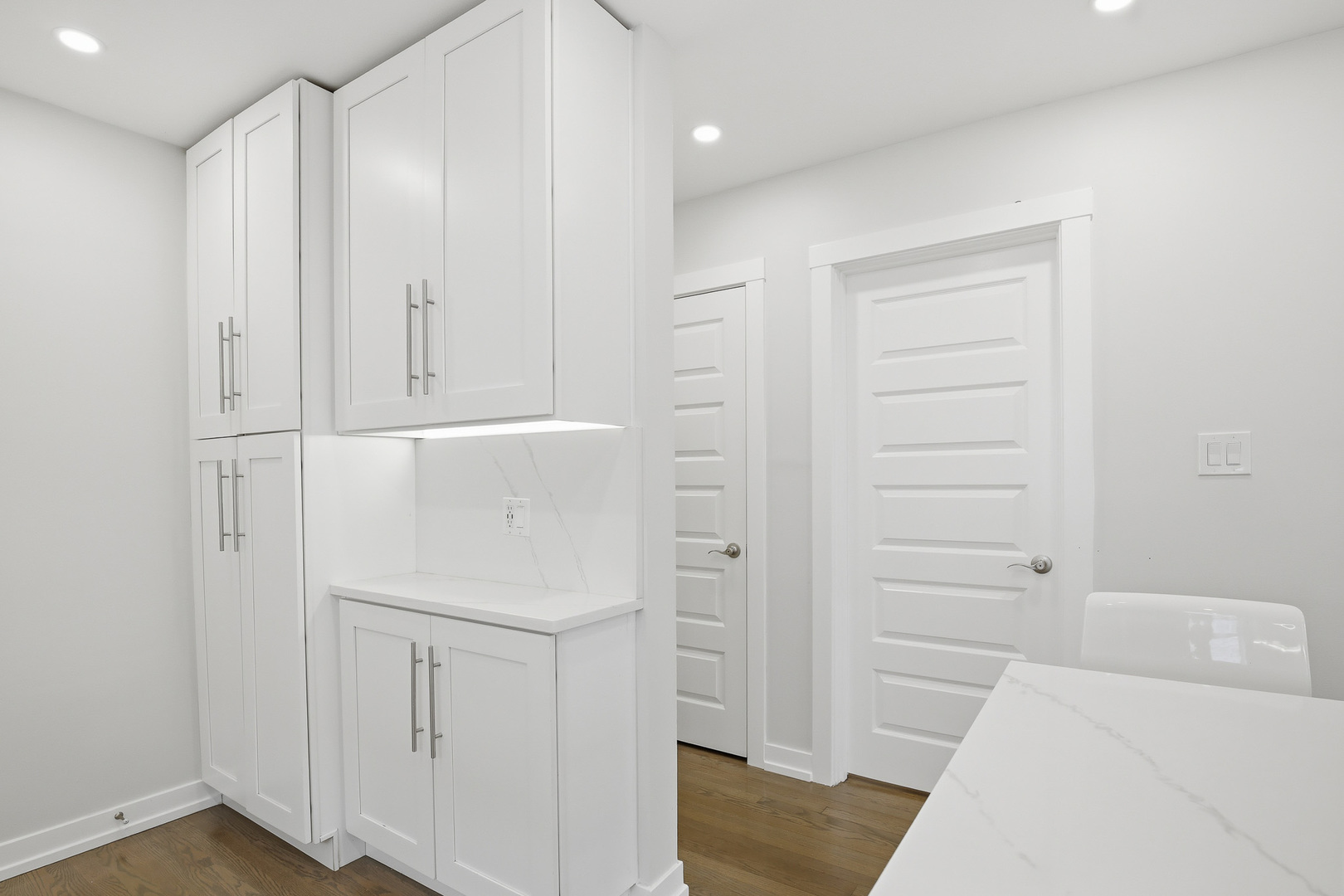 318 Hibbard Road Wilmette, IL 60091 - Photo 10 of 40 Gallery Image 10