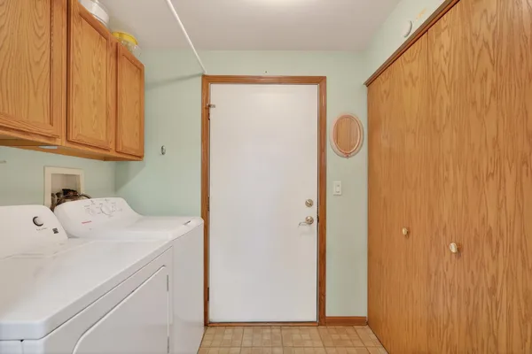 $249,900 | 16243 Tomahawk Lake Court, Crest Hill, IL 60403