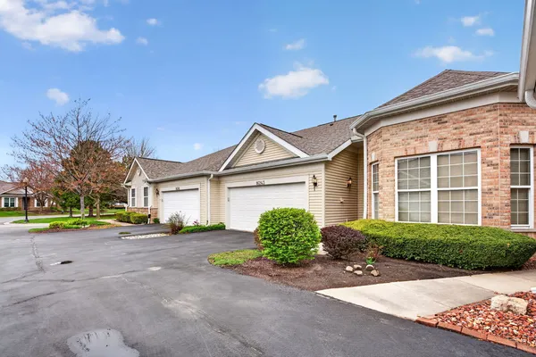 $249,900 | 16243 Tomahawk Lake Court, Crest Hill, IL 60403