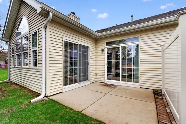 $249,900 | 16243 Tomahawk Lake Court, Crest Hill, IL 60403
