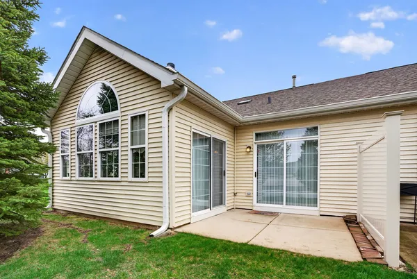 $249,900 | 16243 Tomahawk Lake Court, Crest Hill, IL 60403