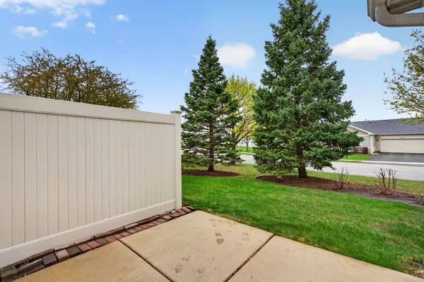 $249,900 | 16243 Tomahawk Lake Court, Crest Hill, IL 60403