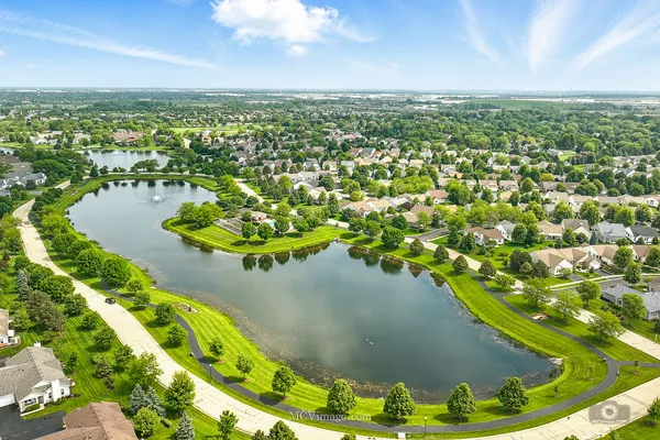 $249,900 | 16243 Tomahawk Lake Court, Crest Hill, IL 60403