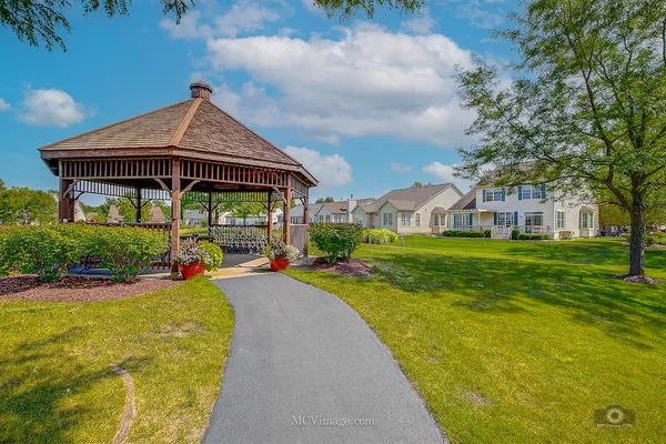 $249,900 | 16243 Tomahawk Lake Court, Crest Hill, IL 60403