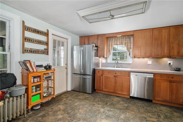 $500,000 | 1261 Putnam Pike, Glocester, RI 02814