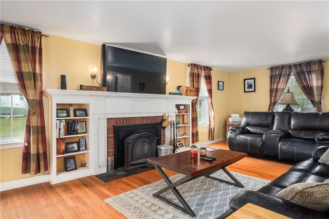 $500,000 | 1261 Putnam Pike, Glocester, RI 02814