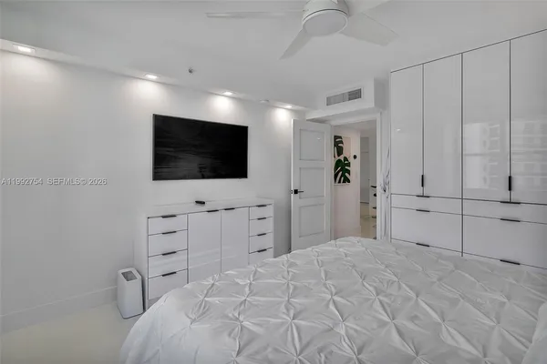 $4,800 | 2501 South Ocean Drive, Unit 1515, Hollywood, FL 33019