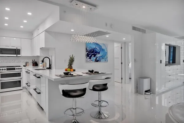 $4,800 | 2501 South Ocean Drive, Unit 1515, Hollywood, FL 33019