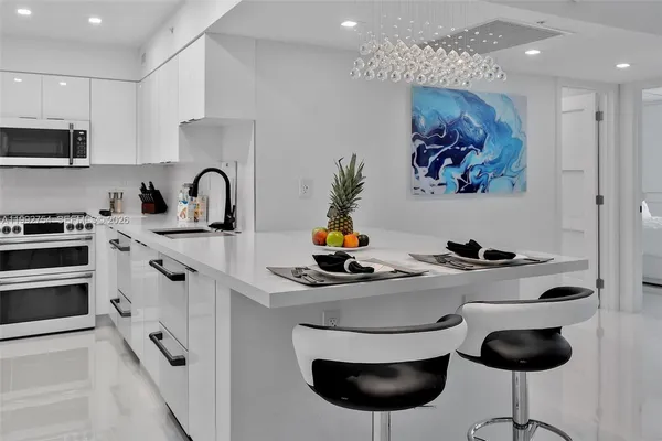 $4,800 | 2501 South Ocean Drive, Unit 1515, Hollywood, FL 33019