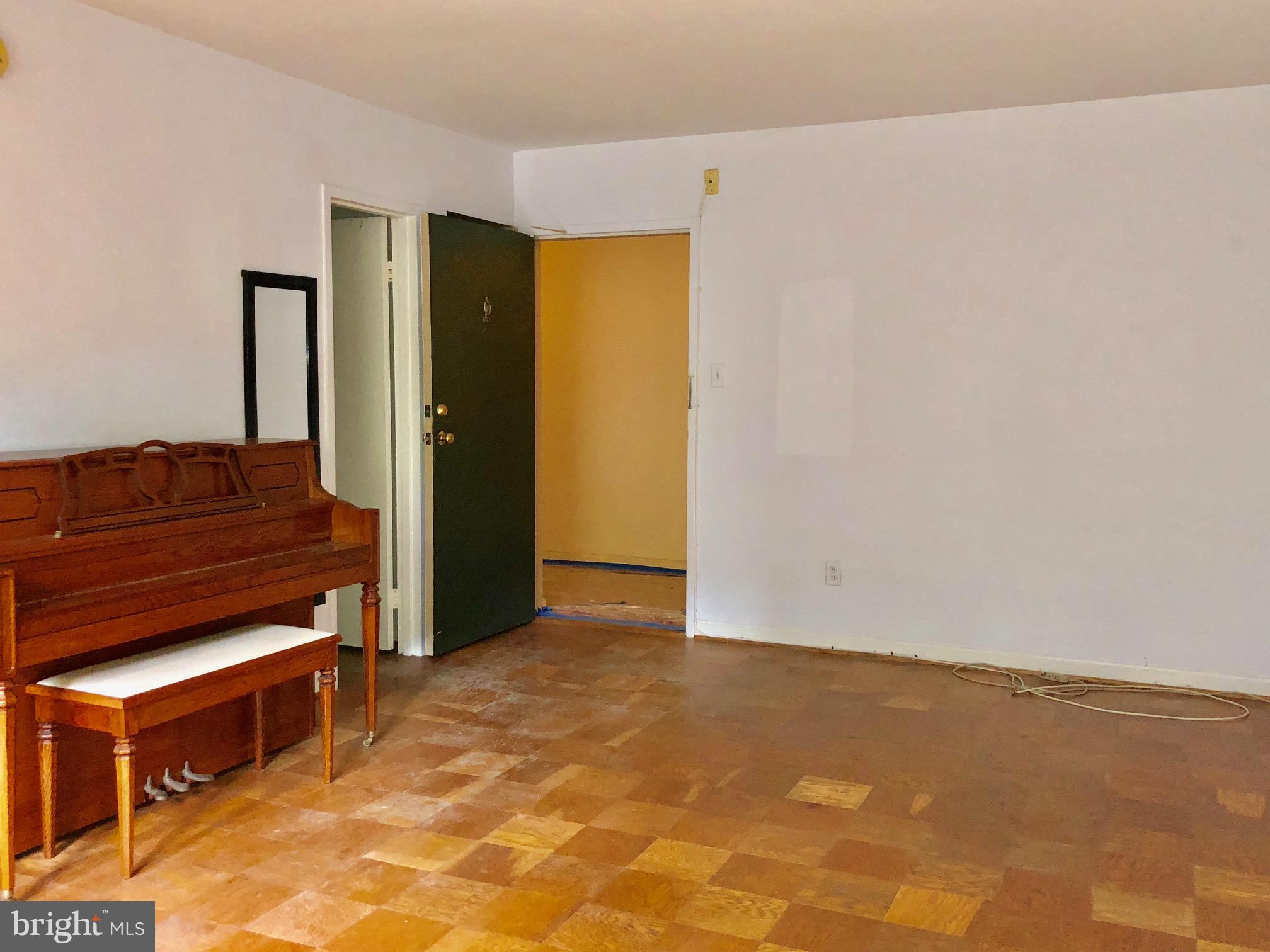 2710 Macomb Street Northwest, Unit 207 Washington, DC 20008 - Photo 2 of 14 Living Room