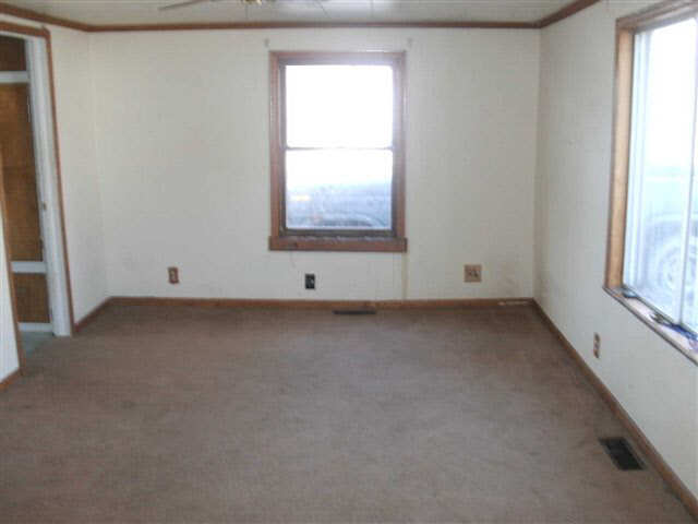 511 South Riverside Boulevard Goshen, IN 46526 - Photo 3 of 5 Gallery Image 3