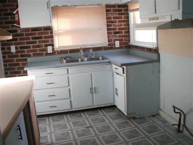 511 South Riverside Boulevard Goshen, IN 46526 - Photo 4 of 5 Gallery Image 4