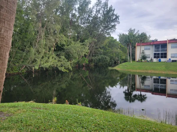 $1,350 | 356 Lake Dora Drive, West Palm Beach, FL 33411