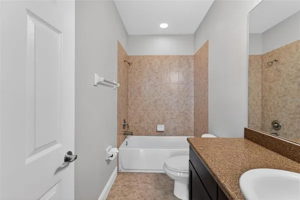 $4,200 | 15921 Persimmon Grove Drive, Lithia, FL 33547