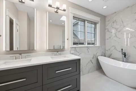 $1,100,000 | 5054 West Berwyn Avenue, Chicago, IL 60630