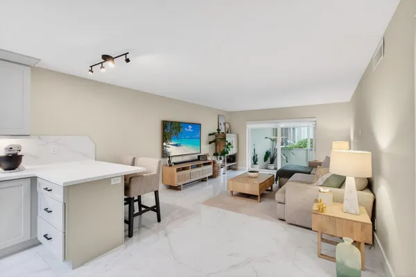 $2,500 | 322 North Federal Highway, Unit 137, Deerfield Beach, FL 33441