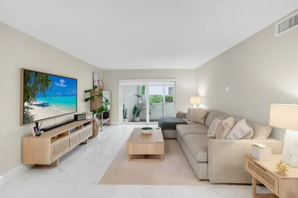 $2,500 | 322 North Federal Highway, Unit 137, Deerfield Beach, FL 33441