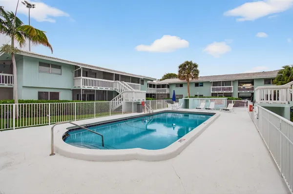 $2,500 | 322 North Federal Highway, Unit 137, Deerfield Beach, FL 33441