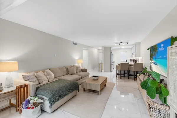 $2,500 | 322 North Federal Highway, Unit 137, Deerfield Beach, FL 33441
