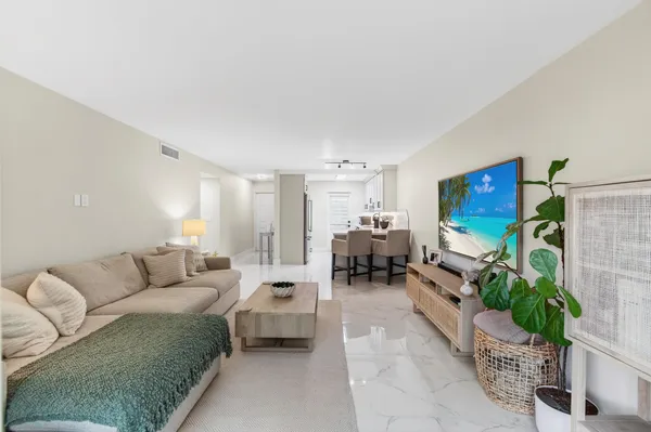$2,500 | 322 North Federal Highway, Unit 137, Deerfield Beach, FL 33441