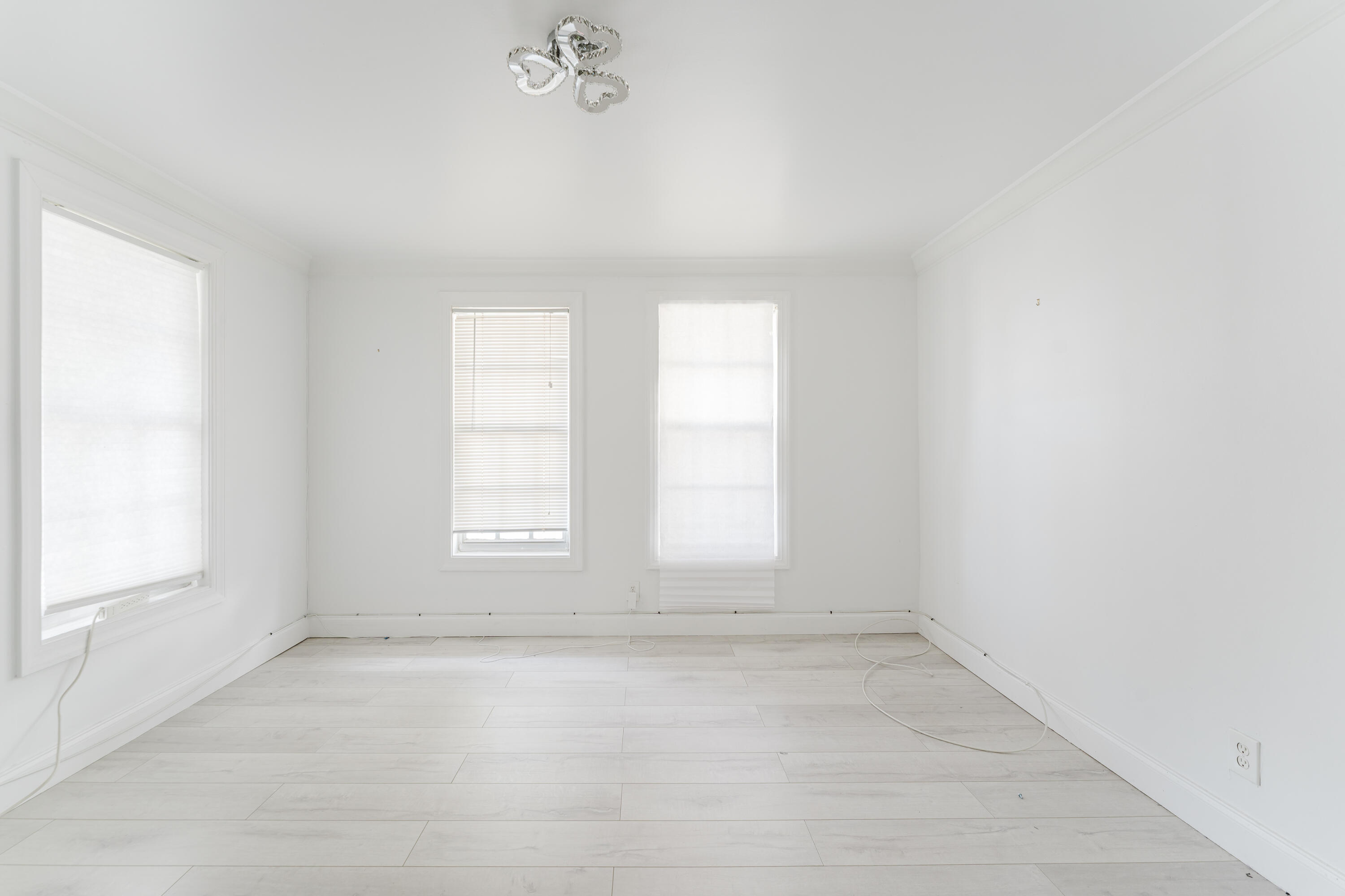 700 East Palmetto Park Road Boca Raton, FL 33432 - Photo 17 of 27 an empty room with a window