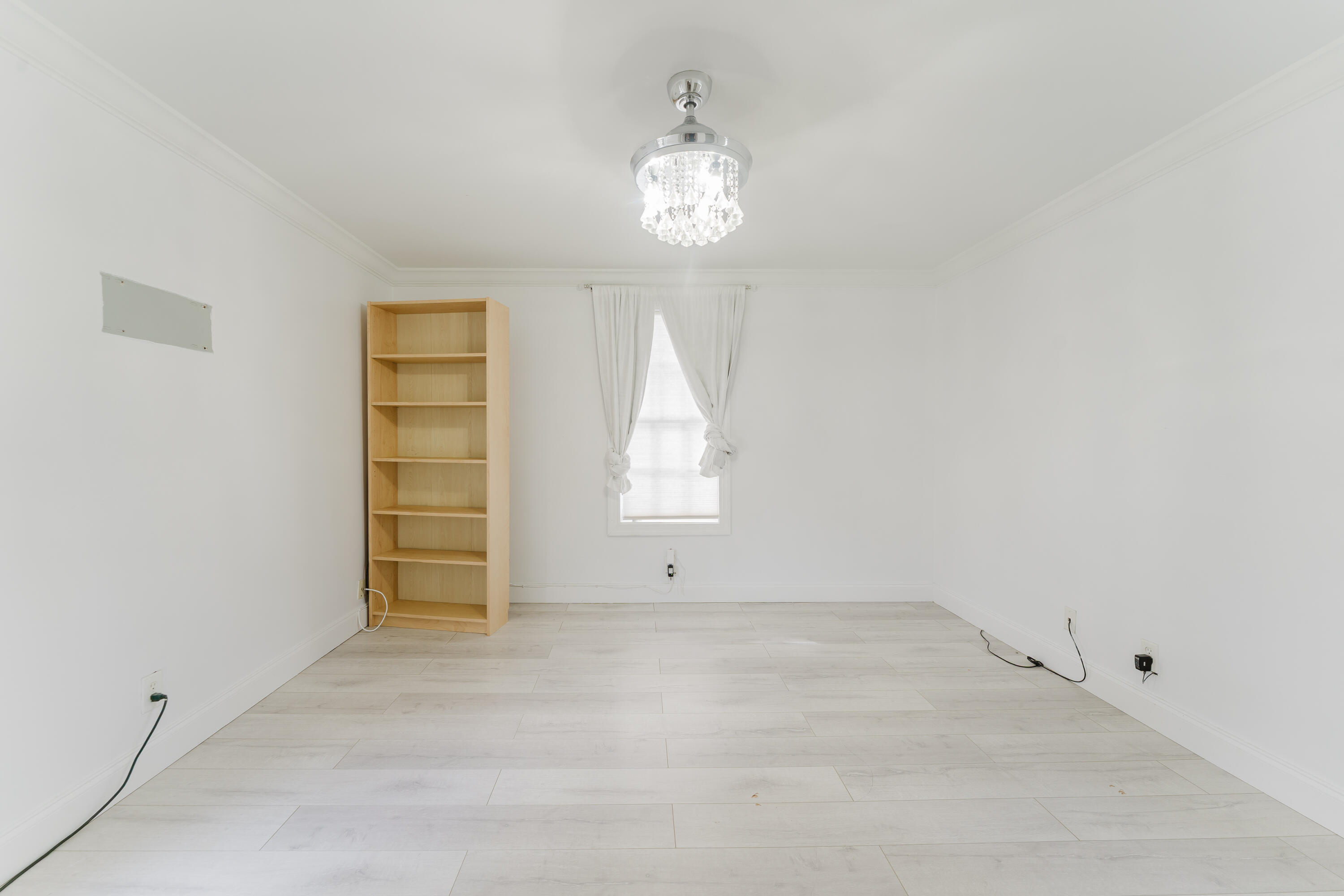 700 East Palmetto Park Road Boca Raton, FL 33432 - Photo 21 of 27 an empty room with windows and cabinet