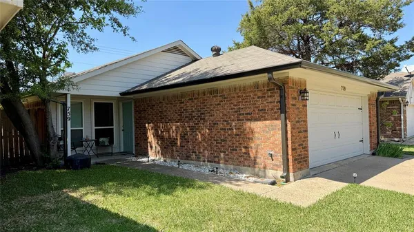 $2,275 | 759 Meadowcreek Court, Garland, TX 75043