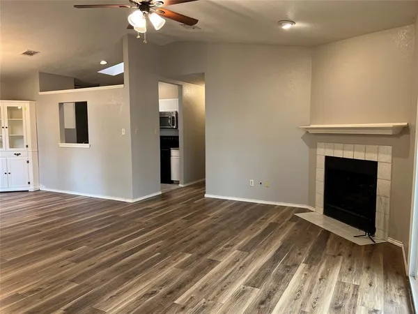 $2,275 | 759 Meadowcreek Court, Garland, TX 75043