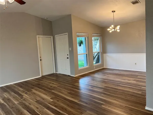 $2,275 | 759 Meadowcreek Court, Garland, TX 75043