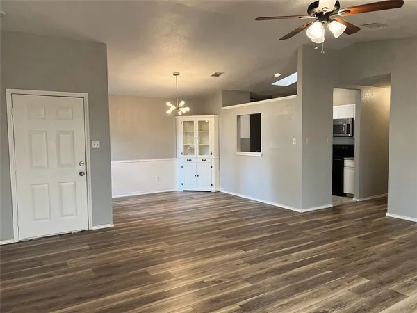 $2,275 | 759 Meadowcreek Court, Garland, TX 75043