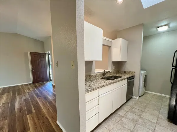 $2,275 | 759 Meadowcreek Court, Garland, TX 75043