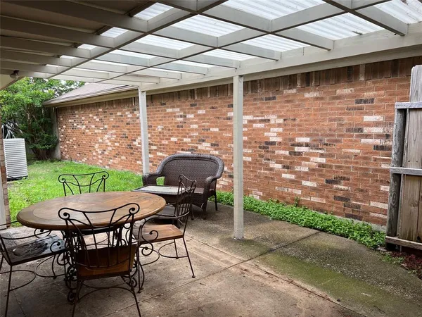 $2,275 | 759 Meadowcreek Court, Garland, TX 75043