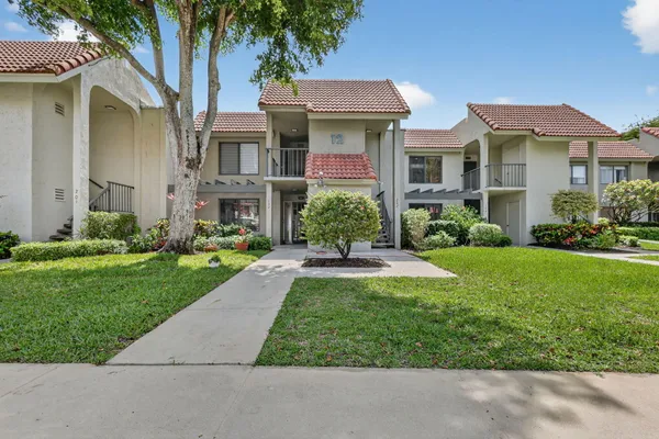 $174,900 | 5561 Fairway Park Drive, Unit 203, Boynton Beach, FL 33437