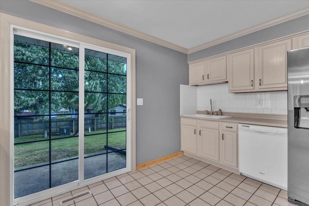 700 Cherry Hill Road Dyer, IN 46311 - Photo 10 of 23 1200x800