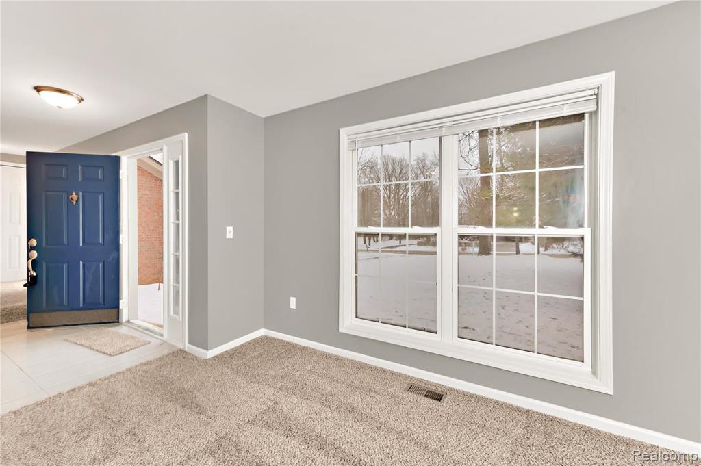 1099 Bloomer Road Rochester Hills, MI 48307 - Photo 20 of 49