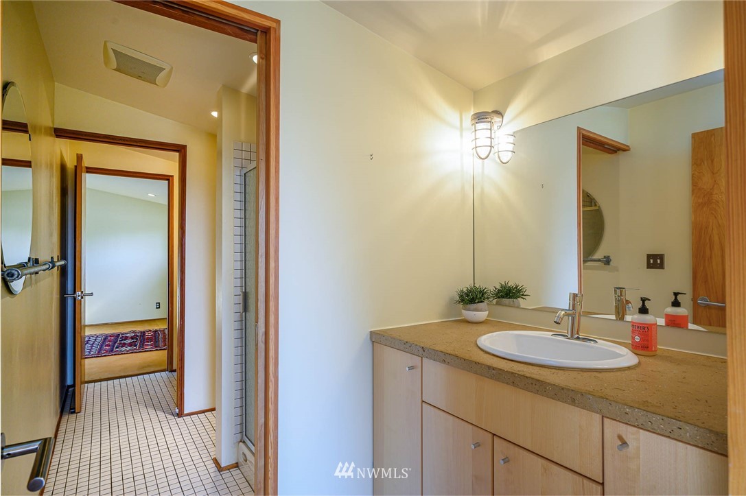 4409 Southwest Point Robinson Road Vashon, WA 98070 - Photo 22 of 40