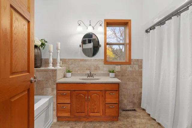 $800,000 | 5220 County Rd HH, Barneveld, WI 53507