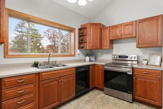 $800,000 | 5220 County Rd HH, Barneveld, WI 53507