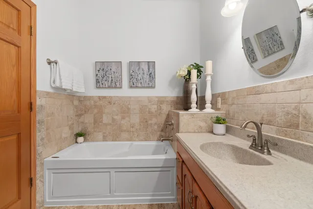 $800,000 | 5220 County Rd HH, Barneveld, WI 53507