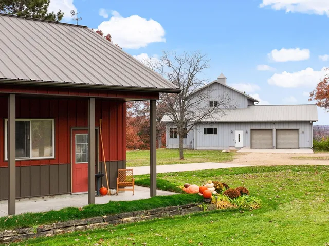 $800,000 | 5220 County Rd HH, Barneveld, WI 53507