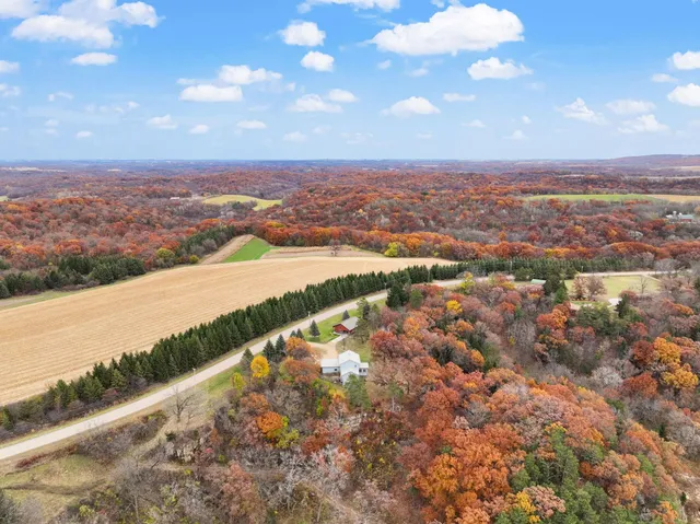 $800,000 | 5220 County Rd HH, Barneveld, WI 53507